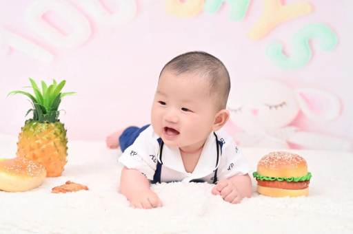 白沙宝宝在妈妈肚子里