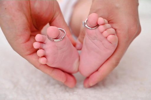 白沙宝宝挤眼睛是怎么回事